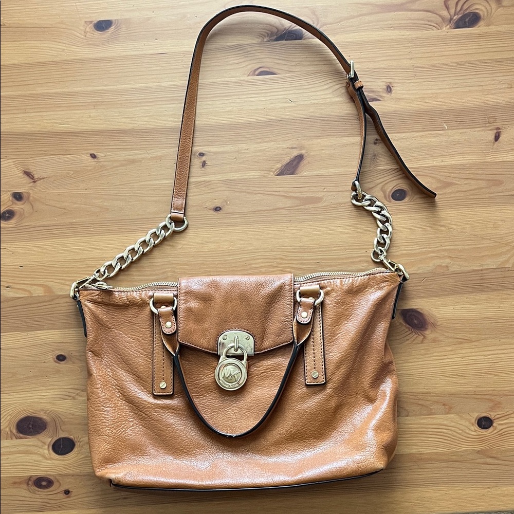 Michael Kors Tan Leather Shoulder Bag with Gold Accents USED